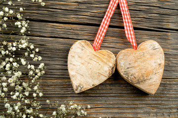 Valentinstag - zwei Herzen aus Birkenholz