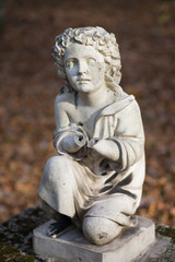 Fototapeta na wymiar Statue aud dem Alten Südfriedhof in München