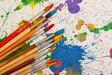 Obraz premium Brushes, paints, pencils for drawing