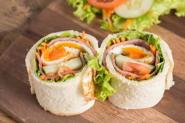 Sandwich fried egg with ham roll.