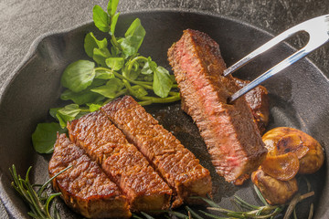 スキレットとブランド和牛ステーキ　High-quality Japanese beef steak 