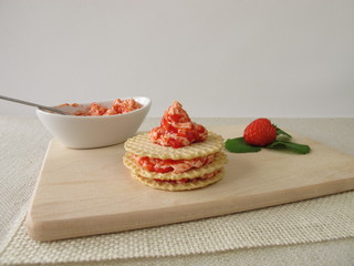 Waffeln mit Erdbeer Buttercreme