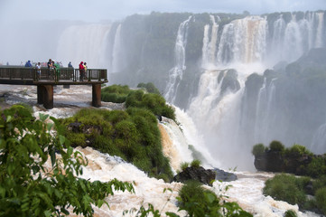 Diabelska Gardziel wodospadu Iguazú w Brazylii - obrazy, fototapety, plakaty