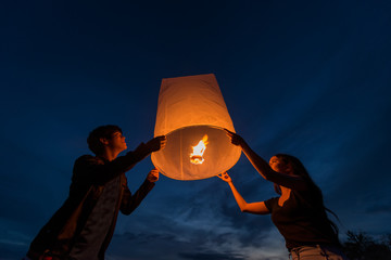 ..Family - Thai people floating lamp in Yeepeng festival.