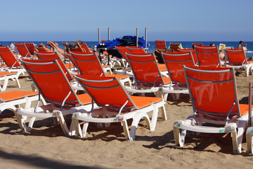 Fototapeta na wymiar Liegestühle am Strand