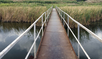 Железный мост через реку