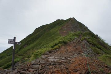 Fototapeta premium 赤岳山頂への道