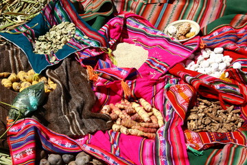 Traditionelles Essen auf den Uros Islands - Titicacasee, Peru - obrazy, fototapety, plakaty