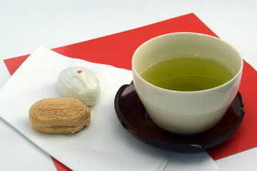 Japanese tea and Japanses sweets  Monaka
Crane and  turtle is meaning of longevity　
