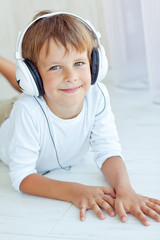 A boy are listening a music 