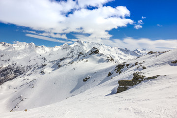 Fototapeta na wymiar Panorama invernale di montagna
