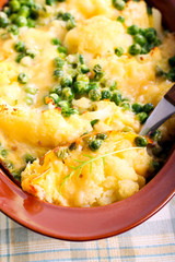 Cauliflower and peas gratin