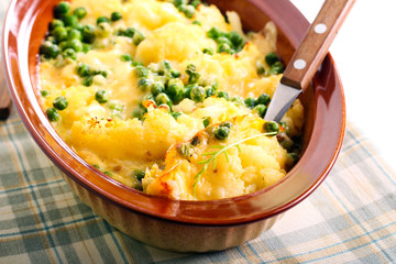 Cauliflower and peas gratin