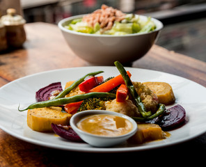 Grilled salad with sauce