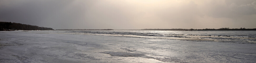 Obraz premium River covered by ice