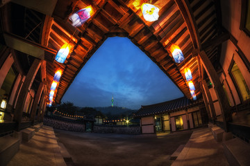 Obraz premium Namsangol hanok village with lanterns