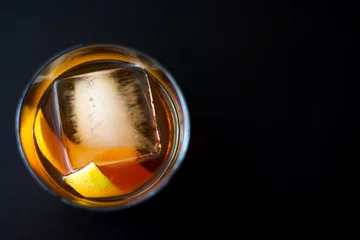 Photo sur Plexiglas Alcool Whiskey cocktail in rocks glass