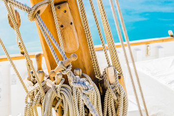 Segelschiff Holz Mast Seile Taue Halterung