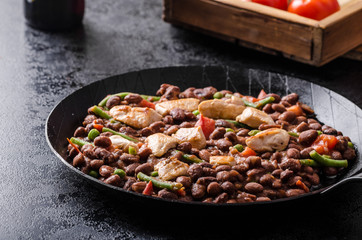 Beans with tomatoes and chicken