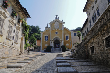 Fototapeta na wymiar Santa Maria Assunta, Orta San Giulio, Ortasee, Piemont, Italien