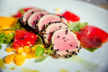 Meat fried in sesame roll