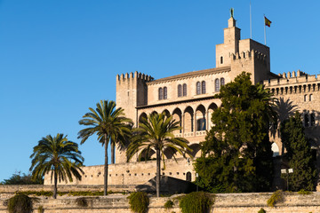 Fototapeta na wymiar Almudaina-Palast in Palma de Mallorca 