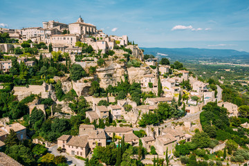 Fototapeta na wymiar Ancient picturesque hill top village of Gordes in Provence, Fran