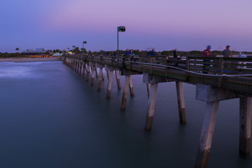Obraz premium Pier at Venice Caspersen beach florida at night, Florida