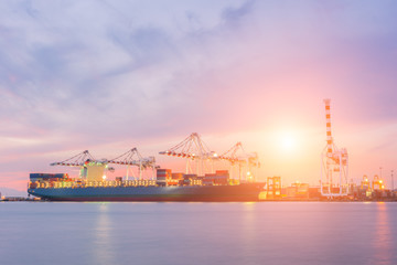 Obraz premium Industrial Container Cargo freight ship