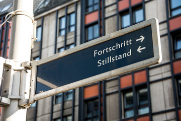 Schild 61 - Fortschritt