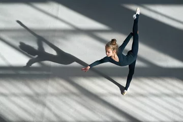 Foto op Aluminium  little girl doing balance on  rhythmic gymnastics © Аrtranq