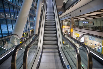 Papier Peint photo autocollant Aéroport  LONDON, UK - MARCH 28, 2015: Interior of Heathrow airport, Terminal 5. Escalators