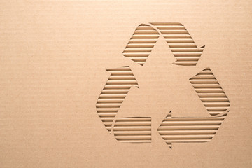  Recycle sign on a corrugated cardboard  - obrazy, fototapety, plakaty