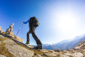 Escursionista in montagna