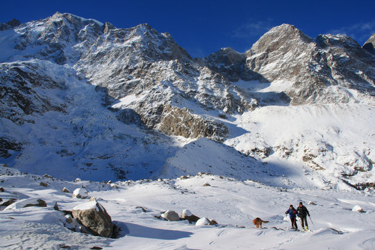 Ciaspole sotto il Monte Rosa, Macugnaga, Piemonte