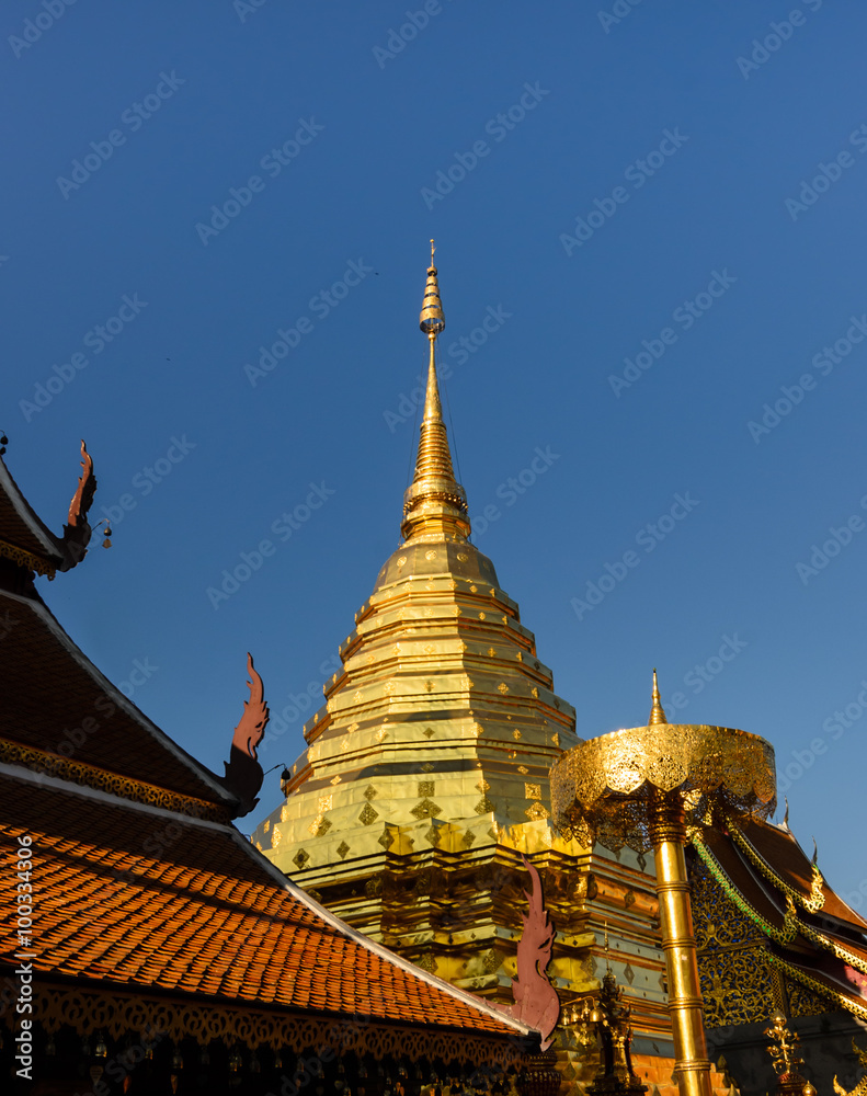 Wall mural golden pagoda