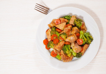 Fototapeta na wymiar stewed meat with broccoli and carrot