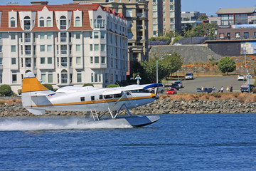 Obraz premium Seaplane taxiing