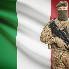 Fototapeta premium Soldier with machine gun and flag on background - Italy