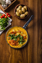 Frittata with tomatoes, herbs and chilli