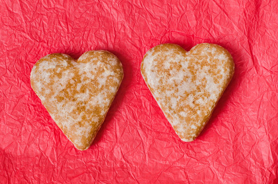 gingerbread heart cookies on red background