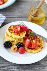  pancakes with fresh summer berry