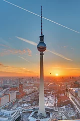 Foto op Canvas De televisietoren in Berlijn bij zonsondergang © elxeneize