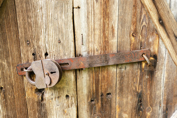 padlock   wooden door
