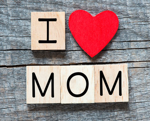 Wooden letters spelling I love mom with red heart