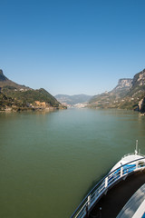 Fototapeta premium sailing on the yangtze river -three gorges area, Yichang, China