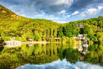 Obraz premium Scenic view of the Black Dragon Pool in Lijiang, China