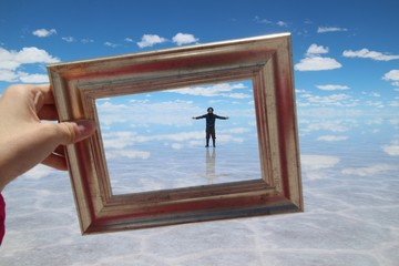 ウユニ塩湖　トリックアート