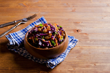 Vegetable salad with raisins