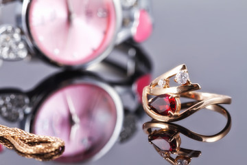 Elegant Golden ring with a ruby and gold chain